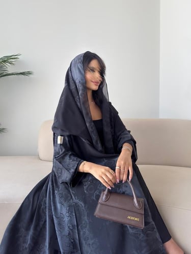 رقم العبايه 834 / القماش شيفون ناعم مع بطانه مع طر...