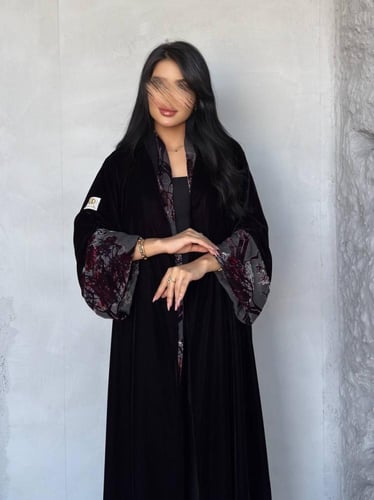 عبايه رقم 882 / القماش مخمل شتوي / القصه نص كلوش /...