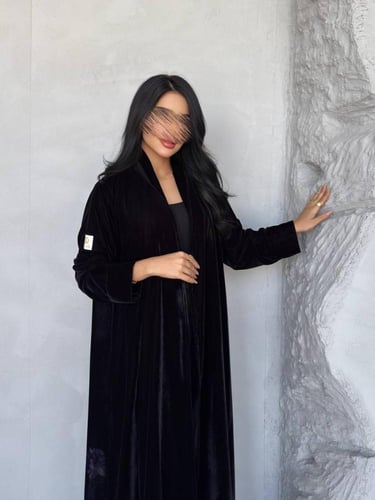 عبايه رقم 885 / القماش مخمل شتوي / القصه نص كلوش /...