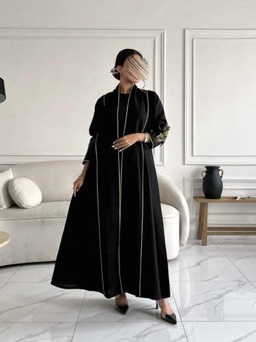 عبايه رقم 892 / القماش كريب المستقبل كوري / القصه...