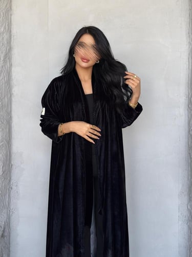 عبايه رقم 887 / القماش مخمل شتوي / القصه نص كلوش /...