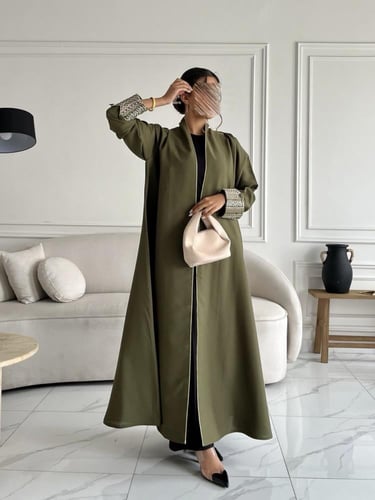 رقم العبايه 709 / القماش كريب لمار / القصه نص كلوش...