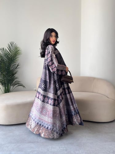 عبايه رقم 848 / القماش حرير / القصه نص كلوش