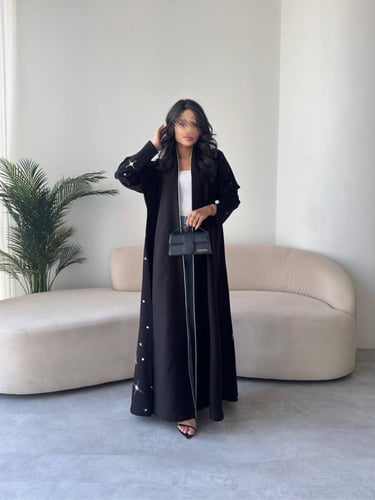 عبايه رقم 826 / القماش كريب المستقبل كوري / القصه...