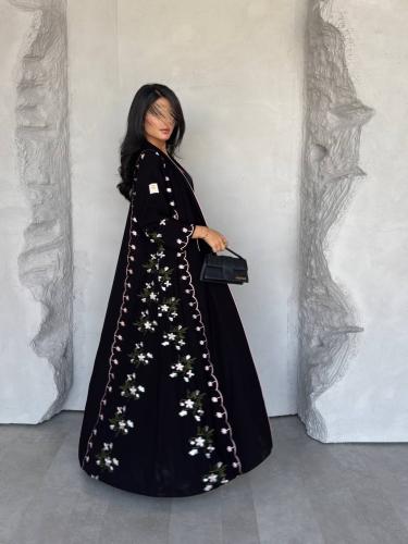 عبايه رقم 855 / القماش شيفون مبطن مع كريب المستقبل...