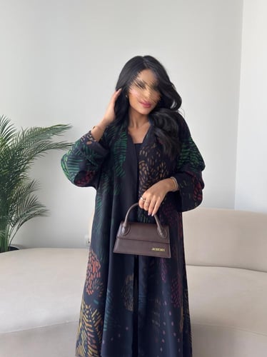 رقم العبايه 891 / القماش شيفون ناعم مع بطانه مع طر...