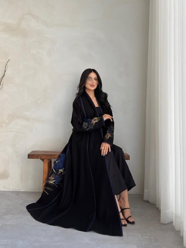 عبايه رقم 924 / القماش كريب المستقبل كوري / البقصه...