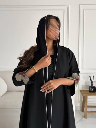 رقم العبايه 600/ القماش كريب لمار / القصه نص كلوش...