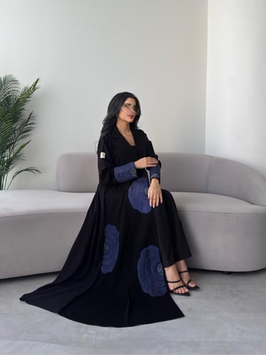 عبايه رقم 904 / القماش كريب كوبرا صيفي / القصه نص...