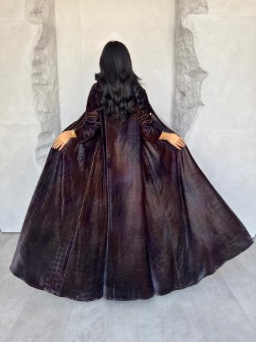 عبايه رقم 888 / القماش مخمل شتوي / القصه نص كلوش /...