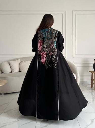 رقم العبايه 721 / القماش كريب ملكي / القصه نص كلوش...