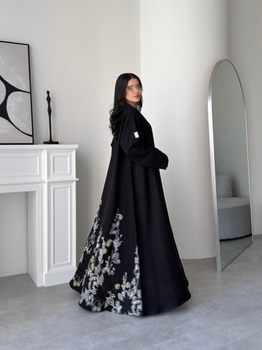 رقم العبايه 933 / القماش كريب المستقبل كوري / الفص...