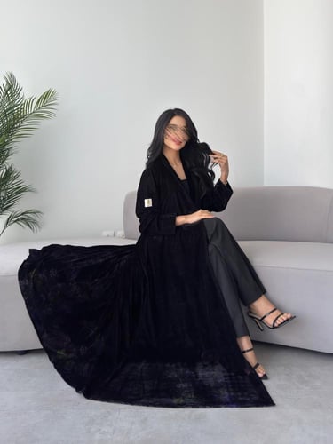 عبايه رقم 889 / القماش مخمل شتوي / القصه نص كلوش /...