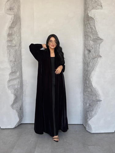 عبايه رقم 885 / القماش مخمل شتوي / القصه نص كلوش /...