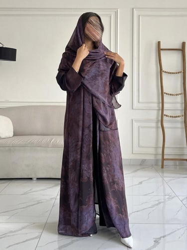 رقم العبايه 823 / القماش شيفون ناعم مع بطانه مع طر...