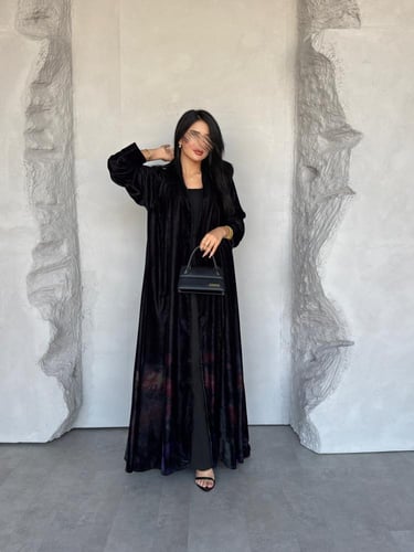 عبايه رقم 893 / القماش مخمل شتوي / القصه نص كلوش م...