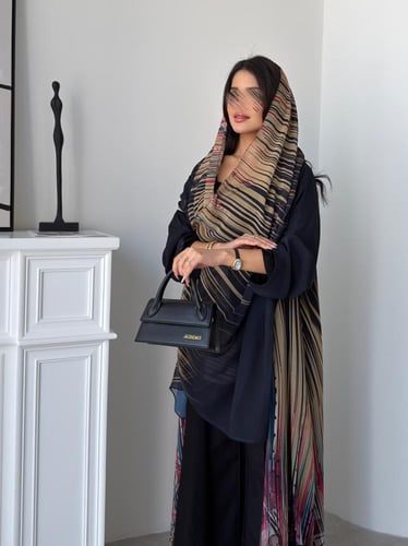 رقم العبايه 943 / القماش شيفون ناعم مع بطانه مع طر...