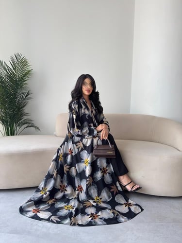 رقم العبايه 846 / القماش شيفون ناعم مع بطانه مع طر...