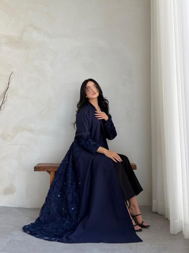 عبايه رقم 919 / القماش كريب لمار مع دانتيل وشك / ا...