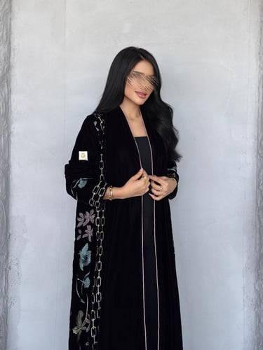 عبايه رقم 879 / القماش مخمل شتوي / القصه نص كلوش /...