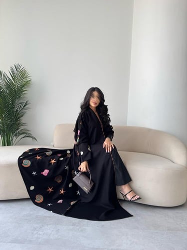 عبايه رقم 820/ القماش كريب المستقبل كوري / تطريز ك...