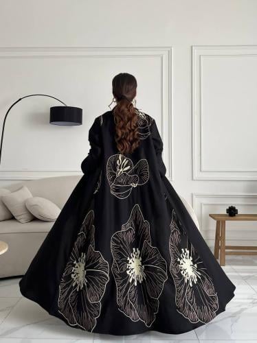 رقم العبايه 643 / القماش كريب المستقبل كوري / القص...