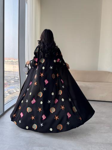 عبايه رقم 820/ القماش كريب المستقبل كوري / تطريز ك...