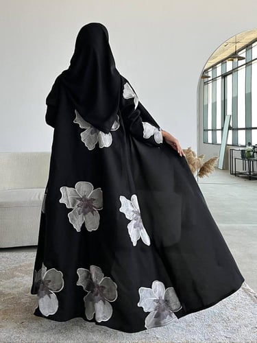 رقم العبايه 714 / القماش كريب المستقبل كوري / القص...