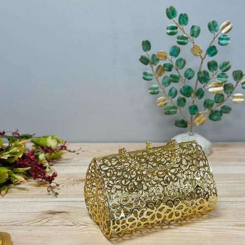 سلة شوكولا تحفة بشكل شنطة