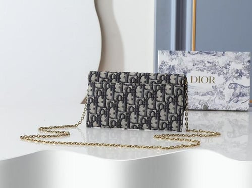 Small Saddle Pouch with Chain