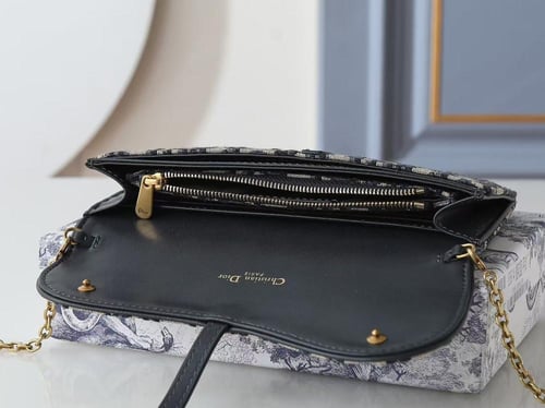 Small Saddle Pouch with Chain