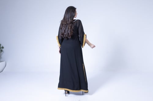 جلابية بيضاء