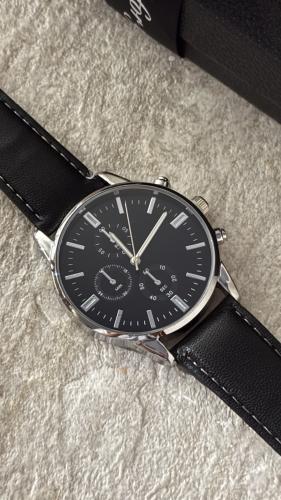 Youthful leather watch