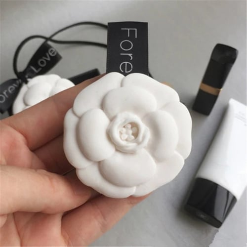 تعليقة سيراميك فواحة بشكل وردة