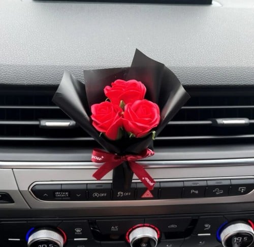 فواحة سيارة بشكل باقة ورد