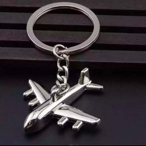 ميدالية بشكل طائرة