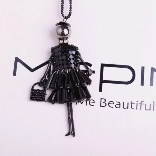 تعليقة سيارة بشكل بنت اسود