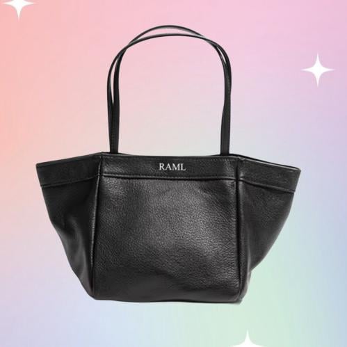 شنطة جلد مع اضافة الاسم او الاحرف