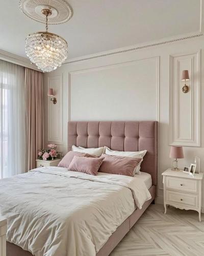 سرير مودرن نفرين بتنجيد مخملي وردي – سرير روزيلا