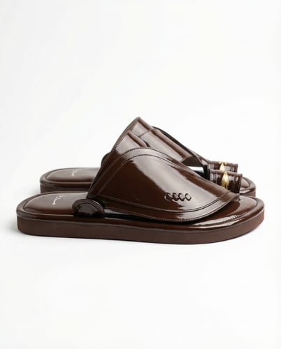 حذاء شرقي مطرز | بني داكن لامع