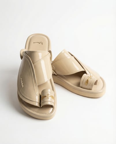 حذاء شرقي مطرز | بيج لامع