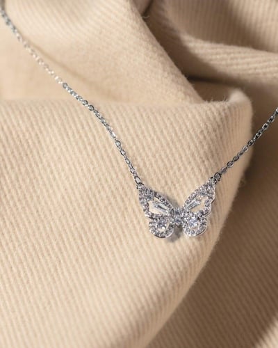 سلسال نسائي ناعم يعكس الرقي والتميز