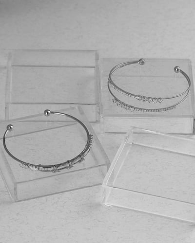 طقم هدايا نسائي إلڤي من ساعة واساور