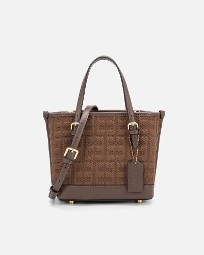 شنطة نسائية باللون البني