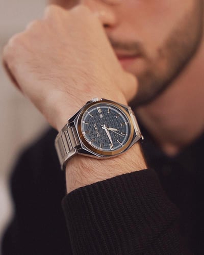 ساعة رجالية من الفي ستيل بلون فضي