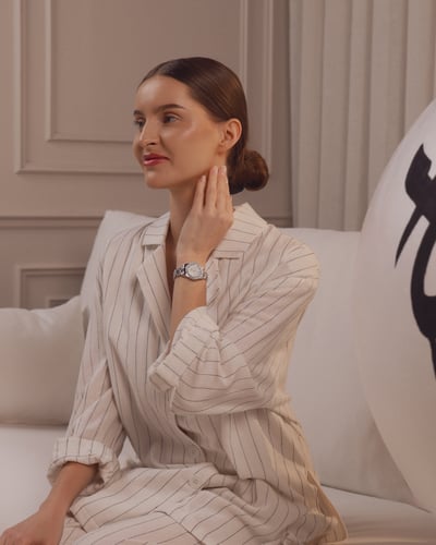 ساعة نسائية من الفي بلون فضي