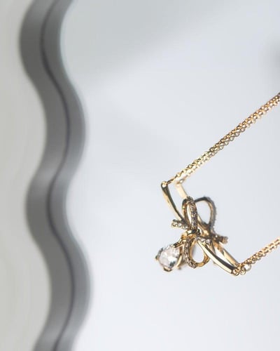 سلسال نسائي بتفاصيل تعكس التميز