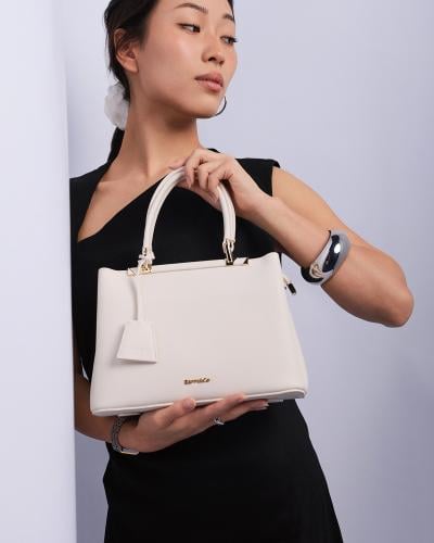 شنط نسائية لكل يوم بلون أبيض