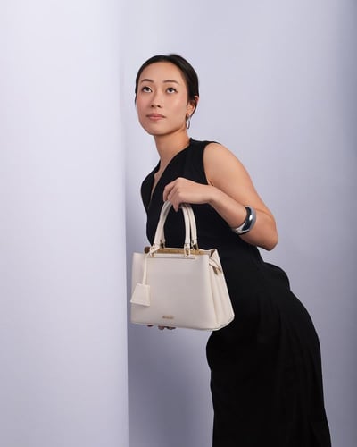 شنط نسائية لكل يوم بلون أبيض