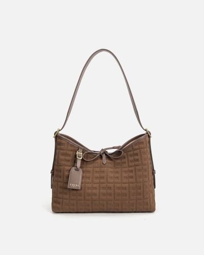 شنطة نسائيه بتصميم عملي بلون بني